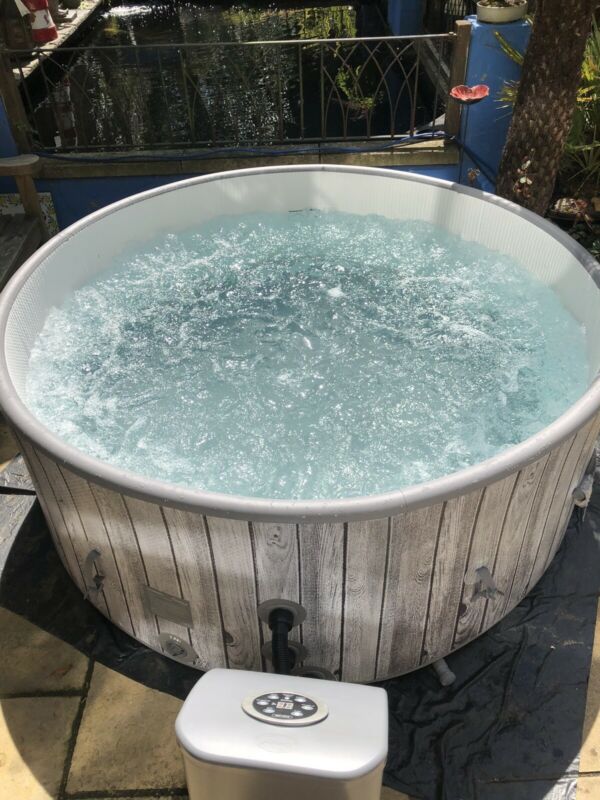 waikiki hot tub